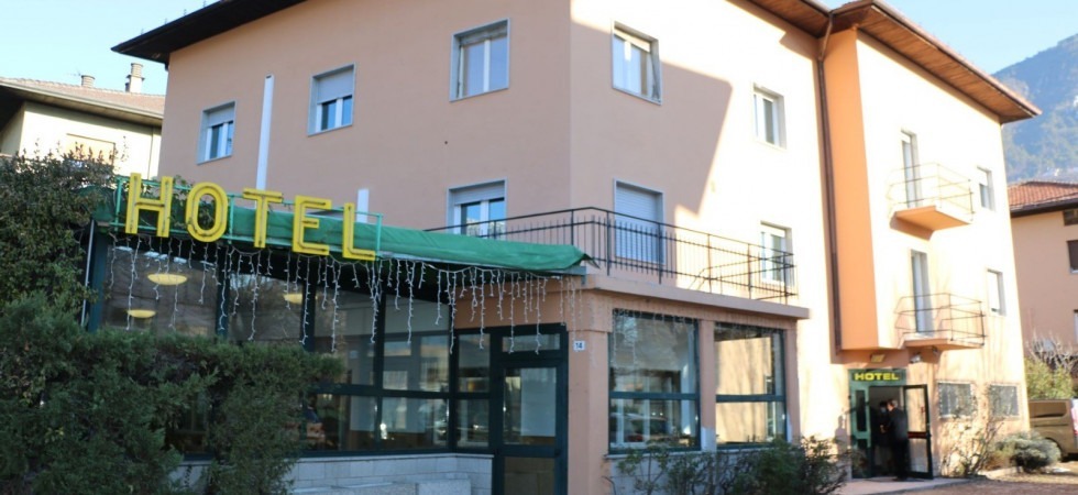 La rinascita dell’hotel “Oasi”: ospiterà anche le persone in difficoltà che non possono permettersi una casa